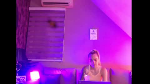 A girl online show from 24, 6, 2026