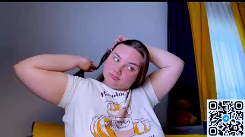 Snapshot of dreamyblushfairy chatting on 23, 5, 2026 Mila online show from 23, 5, 2026