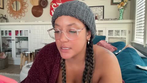 Snapshot of dreamyriri chatting on 11, 1, 2025 RIRI OR DREAMY online show from 11, 1, 2025