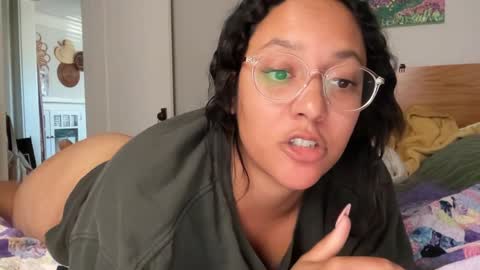 Snapshot of dreamyriri chatting on 5, 2, 2025 RIRI OR DREAMY online show from 5, 2, 2025