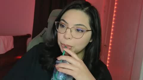 Snapshot of drizzypeach602 chatting on 13, 11, 2025 Drizzypeach602 online show from 13, 11, 2025