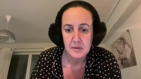 Snapshot of drresa chatting on 19, 4, 2026 Dr. Resa online show from 19, 4, 2026