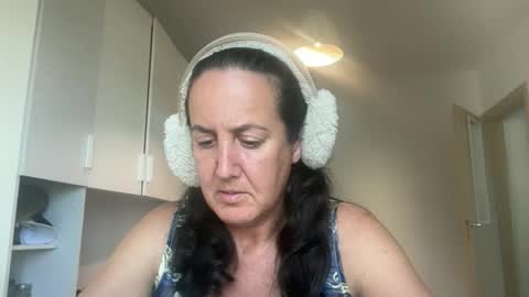 Snapshot of drresa chatting on 9, 6, 2026 Dr. Resa online show from 9, 6, 2026