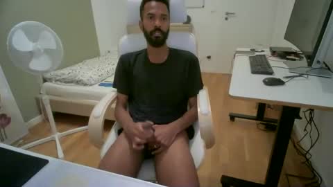 Snapshot of dudecologne chatting on 12, 12, 2024 DudeCologne online show from 12, 12, 2024