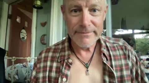 Snapshot of dudeinnh chatting on 26, 9, 2025 Steve online show from 26, 9, 2025