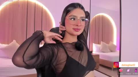 Snapshot of dulce_glow_ chatting on 1, 7, 2026 D U L C E online show from 1, 7, 2026