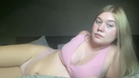 Snapshot of dumbblondexoxo chatting on 14, 12, 2024 dumbblondexoxo online show from 14, 12, 2024