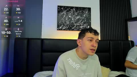 Snapshot of duolust chatting on 28, 10, 2025 Thomas and Noah online show from 28, 10, 2025