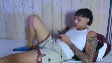 Snapshot of dustinandjordan chatting on 25, 11, 2025 dustinandjordan online show from 25, 11, 2025