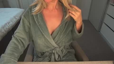 Ambertje040 online show from 5, 12, 2025