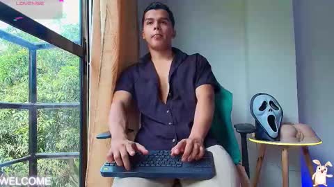 Snapshot of dwayne_brown chatting on 26, 10, 2025 dwayne_brown online show from 26, 10, 2025