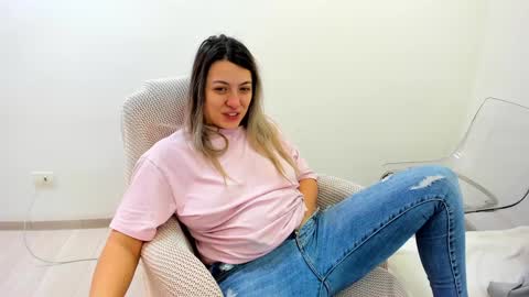 Snapshot of dyanakaylin chatting on 2, 1, 2025 dayana online show from 2, 1, 2025