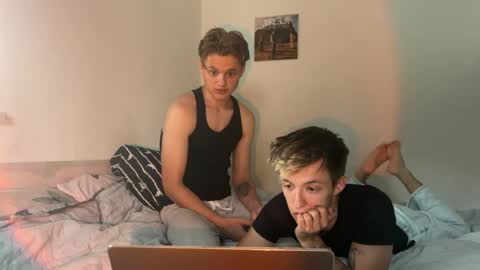 Snapshot of dylanandollie chatting on 1, 7, 2026 Dylan and Ollie online show from 1, 7, 2026