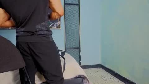 Snapshot of dylanguss chatting on 21, 11, 2025 dylanguss online show from 21, 11, 2025