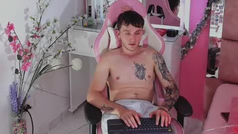 Snapshot of dylanwhite23 chatting on 18, 12, 2025 ---DYLAN--- online show from 18, 12, 2025