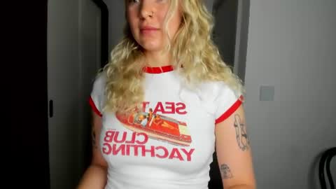 Snapshot of e___lisa chatting on 2, 7, 2026 fansly - yourbestbaby online show from 2, 7, 2026
