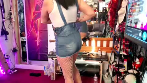 Snapshot of eandj8786 chatting on 3, 12, 2024 Kryztal Klear Jaxx online show from 3, 12, 2024