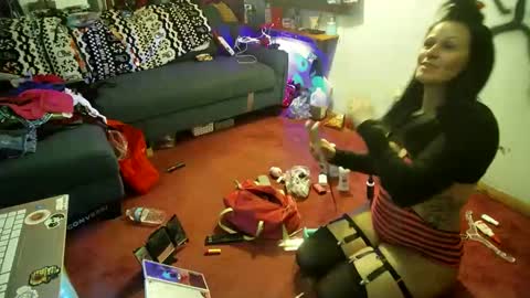 Snapshot of eandj8786 chatting on 6, 1, 2025 Kryztal Klear Jaxx online show from 6, 1, 2025