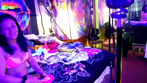 Snapshot of eandj8786 chatting on 6, 1, 2025 Kryztal Klear Jaxx online show from 6, 1, 2025