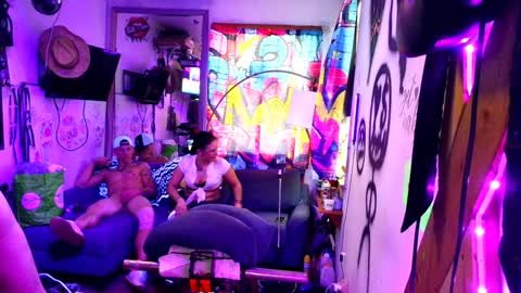 Snapshot of eandj8786 chatting on 6, 1, 2025 Kryztal Klear Jaxx online show from 6, 1, 2025