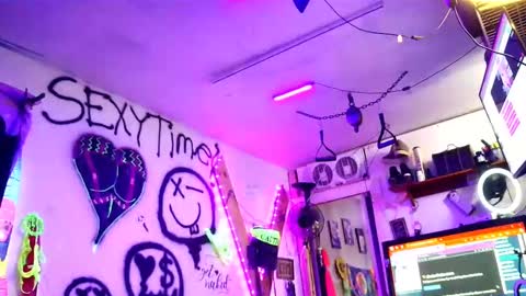 Snapshot of eandj8786 chatting on 27, 2, 2025 Kryztal Klear Jaxx online show from 27, 2, 2025