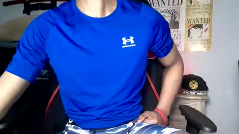 Snapshot of easybreezy20 chatting on 19, 4, 2026 TWITTER INSTAGRAM easybreezy20 ONLINE 1230 AM TO 7AM online show from 19, 4, 2026
