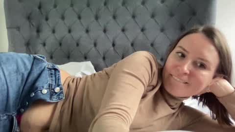 Nadia Ferreira  online show from 4, 12, 2024