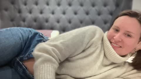 Nadia Ferreira  online show from 21, 1, 2025