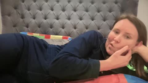 Nadia Ferreira  online show from 15, 2, 2025