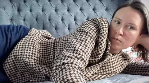 Nadia Ferreira  online show from 11, 9, 2025