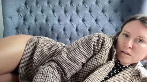 Nadia Ferreira  online show from 15, 9, 2025