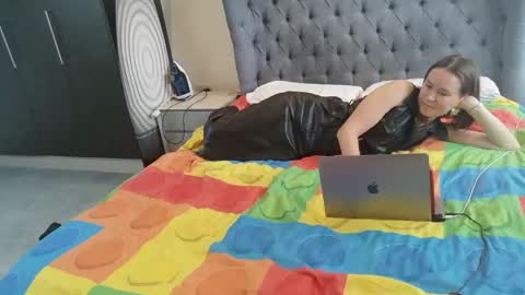 Nadia Ferreira  online show from 13, 4, 2026