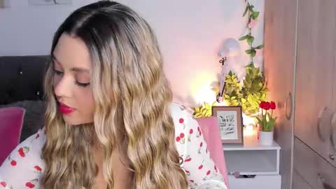 Snapshot of ebony_curly2 chatting on 16, 10, 2025 isa online show from 16, 10, 2025