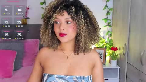Snapshot of ebony_curly2 chatting on 21, 10, 2025 isa online show from 21, 10, 2025