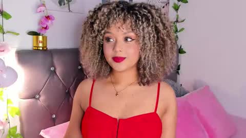 Snapshot of ebony_curly2 chatting on 24, 10, 2025 isa online show from 24, 10, 2025