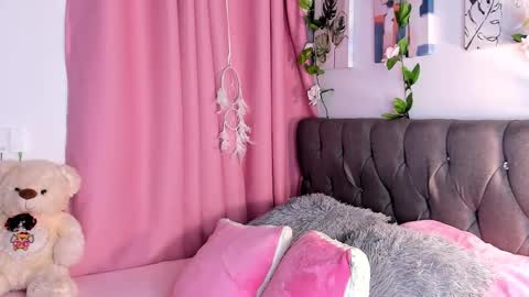 Snapshot of ebony_curly2 chatting on 17, 11, 2025 isa online show from 17, 11, 2025