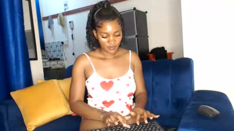Snapshot of ebony_goddess080 chatting on 19, 6, 2026 Goddess online show from 19, 6, 2026