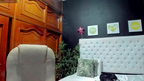 ebony_katterin online show from 4, 2, 2026