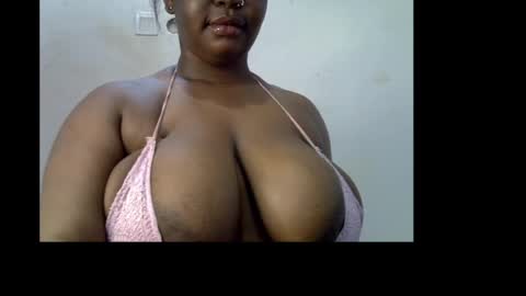 Snapshot of ebony_plumx12 chatting on 26, 4, 2026 Prisy online show from 26, 4, 2026