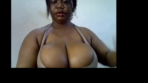 Snapshot of ebony_plumx12 chatting on 27, 4, 2026 Prisy online show from 27, 4, 2026