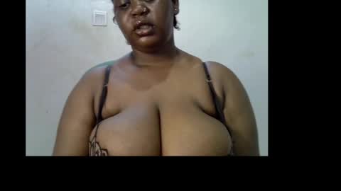 Snapshot of ebony_plumx12 chatting on 28, 4, 2026 Prisy online show from 28, 4, 2026