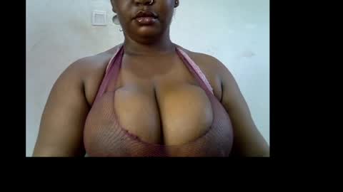 Snapshot of ebony_plumx12 chatting on 29, 4, 2026 Prisy online show from 29, 4, 2026