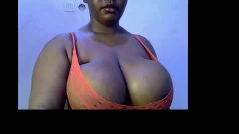 Snapshot of ebony_plumx12 chatting on 1, 5, 2026 Prisy online show from 1, 5, 2026