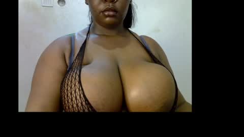 Snapshot of ebony_plumx12 chatting on 4, 5, 2026 Prisy online show from 4, 5, 2026
