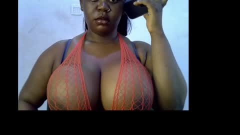 Snapshot of ebony_plumx12 chatting on 5, 5, 2026 Prisy online show from 5, 5, 2026