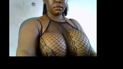 Snapshot of ebony_plumx12 chatting on 7, 5, 2026 Prisy online show from 7, 5, 2026