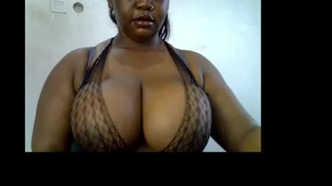 Snapshot of ebony_plumx12 chatting on 9, 5, 2026 Prisy online show from 9, 5, 2026