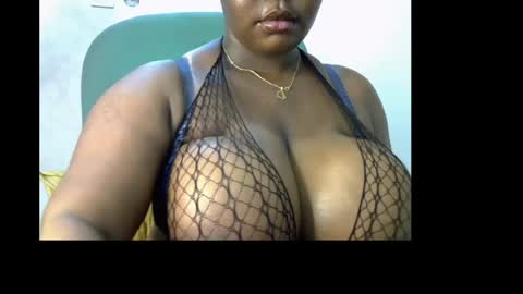Snapshot of ebony_plumx12 chatting on 14, 5, 2026 Prisy online show from 14, 5, 2026