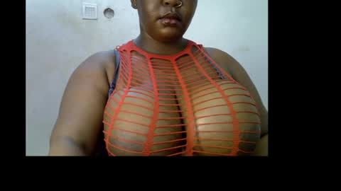 Snapshot of ebony_plumx12 chatting on 19, 5, 2026 Prisy online show from 19, 5, 2026