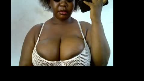 Snapshot of ebony_plumx12 chatting on 21, 5, 2026 Prisy online show from 21, 5, 2026